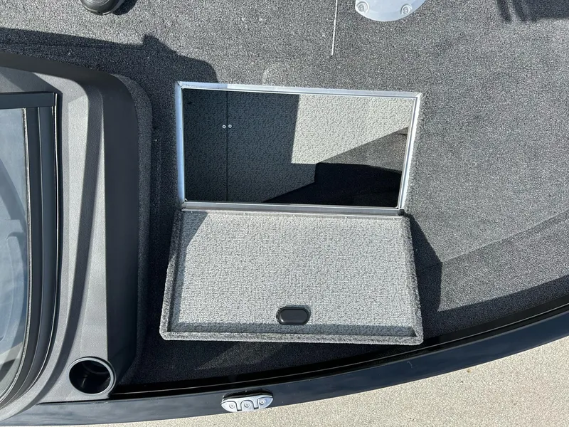 Slide: The Image of Crestliner 1650 HAWK WALK THRU JUMP SEAT 2025 - 6