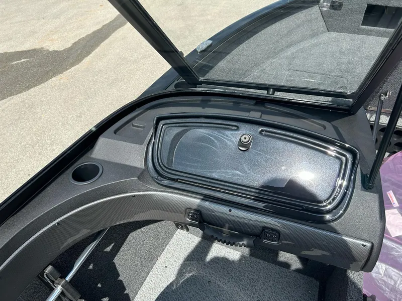 Slide: The Image of Crestliner 1650 HAWK WALK THRU JUMP SEAT 2025 - 9