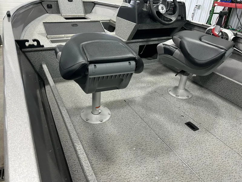 Slide: The Image of Crestliner 1650 Discovery SC 2024 - 8