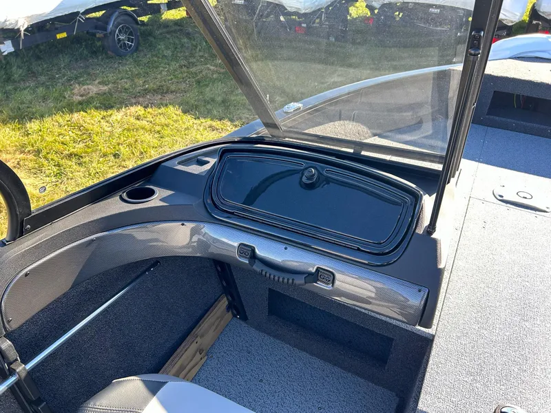 Slide: The Image of Crestliner 1750 Hawk WT Jumpseat 2025 - 10