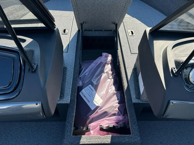 Slide: The Image of Crestliner 1750 Hawk WT Jumpseat 2025 - 11