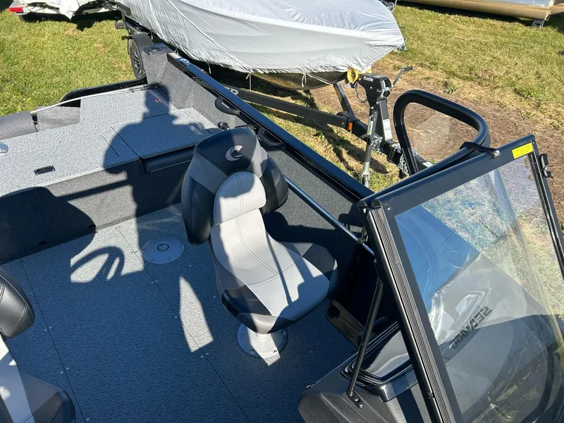 Slide: The Image of Crestliner 1750 Hawk WT Jumpseat 2025 - 13