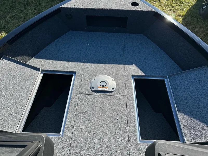 Slide: The Image of Crestliner 1750 Hawk WT Jumpseat 2025 - 14