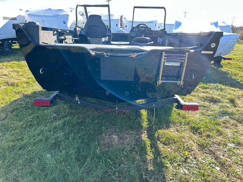 Slide: The Image of Crestliner 1750 Hawk WT Jumpseat 2025 - 3