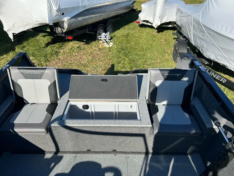 Slide: The Image of Crestliner 1750 Hawk WT Jumpseat 2025 - 5