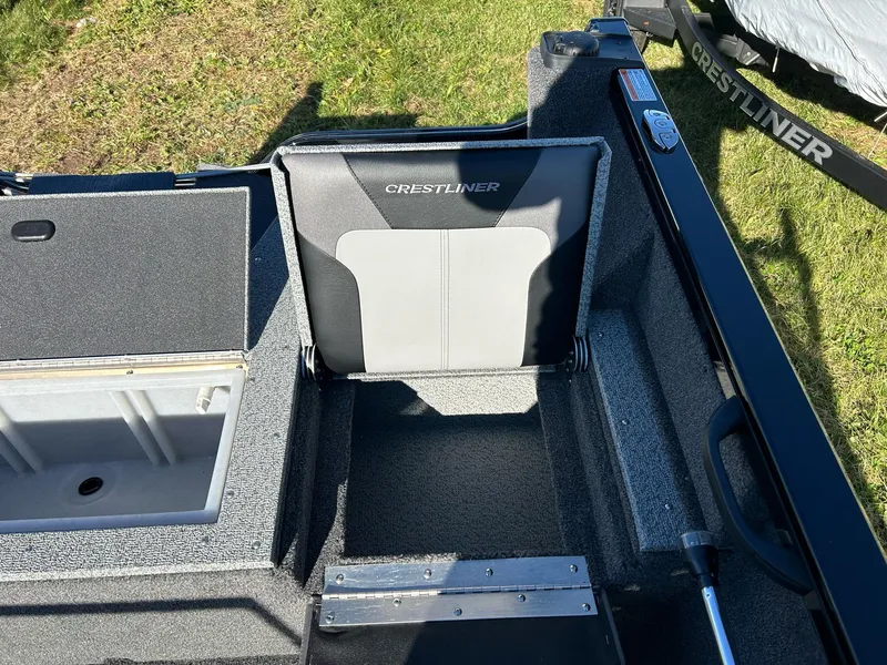 Slide: The Image of Crestliner 1750 Hawk WT Jumpseat 2025 - 6