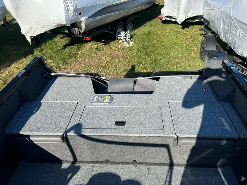 Slide: The Image of Crestliner 1750 Hawk WT Jumpseat 2025 - 8