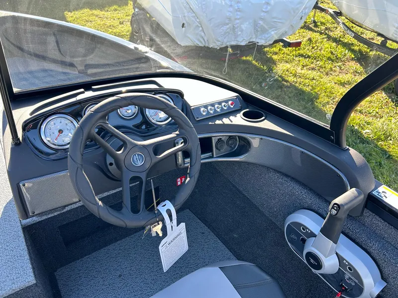 Slide: The Image of Crestliner 1750 Hawk WT Jumpseat 2025 - 9