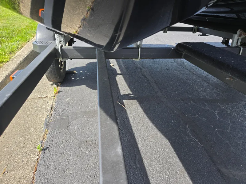 Slide: The Image of Trailer for 2017 Yamaha WaveRunner VX Limited on pavement. - 7