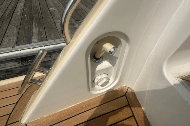 Slide: The Image of Viking 52 FLYBRIDGE 1998 - 16