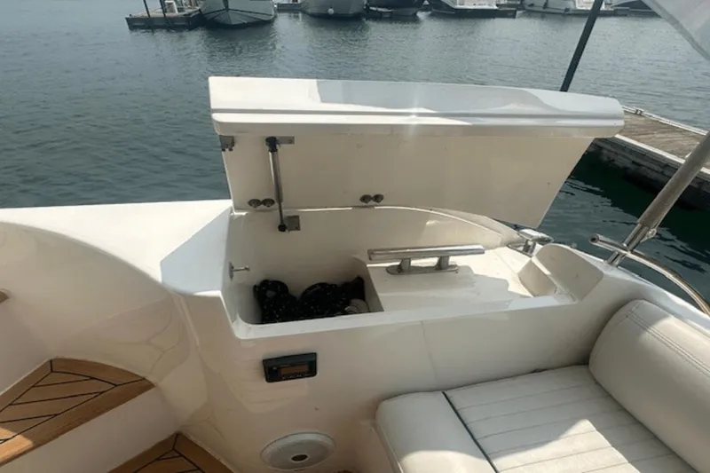Slide: The Image of Viking 52 FLYBRIDGE 1998 - 19