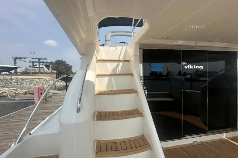 Slide: The Image of Viking 52 FLYBRIDGE 1998 - 21