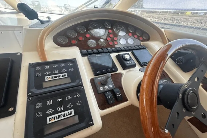 Slide: The Image of Viking 52 FLYBRIDGE 1998 - 38