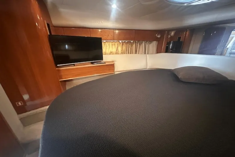 Slide: The Image of Viking 52 FLYBRIDGE 1998 - 50