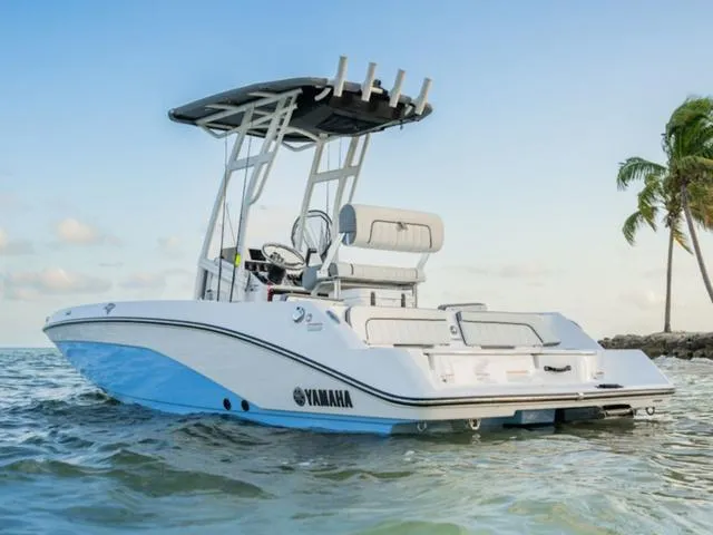 Slide: The Image of Yamaha 195 FSH Sport 2025 - 4