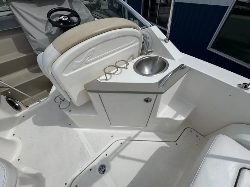 Slide: The Image of Sea Ray 240 Sundancer 2008 - 5