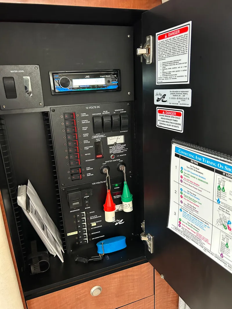Slide: The Image of Sea Ray 300 Sundancer 2005 - 14