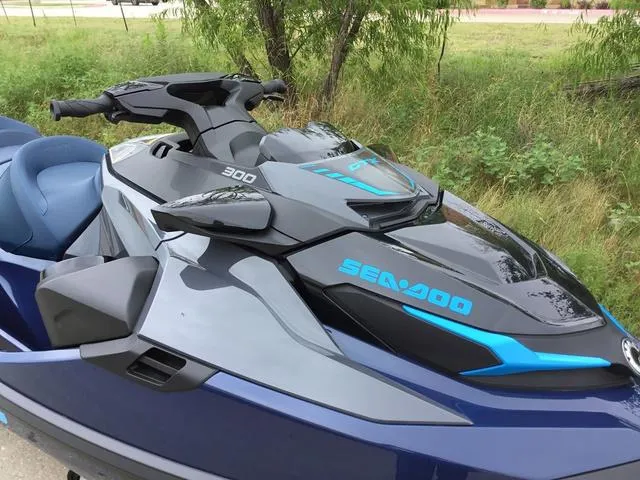 Slide: The Image of Sea-Doo GTX 300 2025 - 10