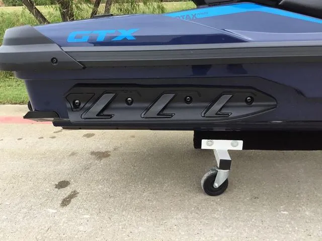 Slide: The Image of Sea-Doo GTX 300 2025 - 11