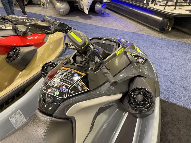 Slide: The Image of Sea-Doo RXT-X 2025 - 4