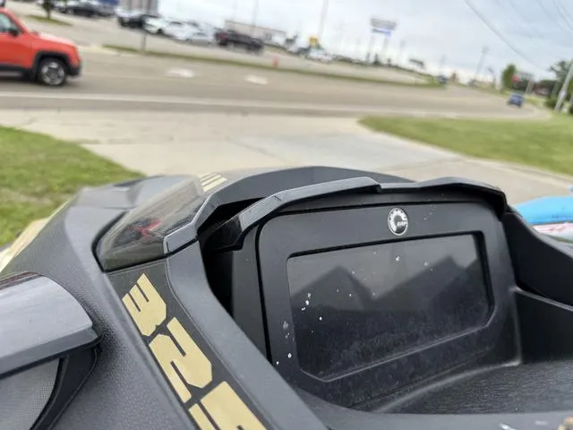 Slide: The Image of Sea-Doo RXT-X 2025 - 8