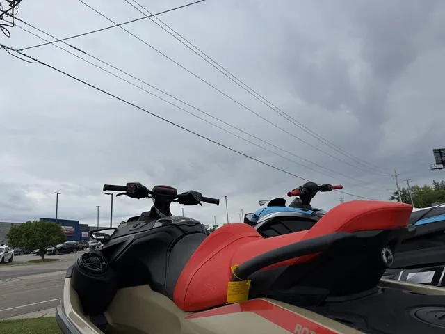 Slide: The Image of Sea-Doo RXT-X 2025 - 9