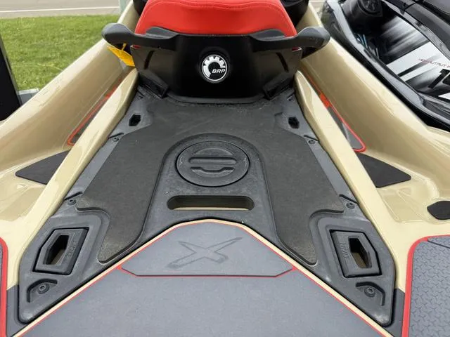 Slide: The Image of Sea-Doo RXT-X 2025 - 6