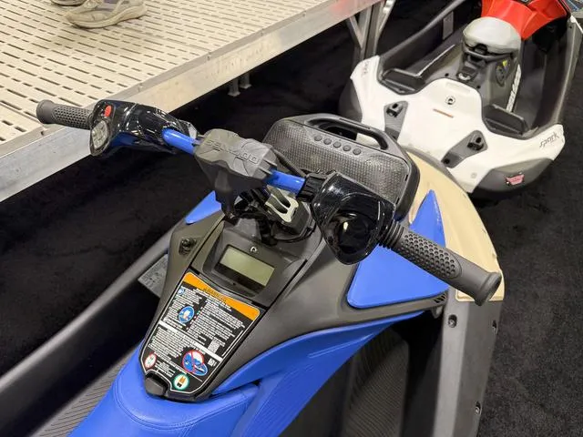 Slide: The Image of Sea-Doo Spark Trixx For 3 Rotax 900 ACE - 90 Ibr A 2025 - 3