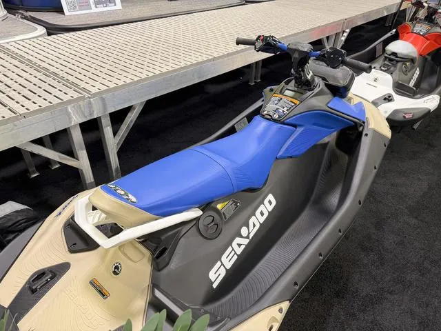 Slide: The Image of Sea-Doo Spark Trixx For 3 Rotax 900 ACE - 90 Ibr A 2025 - 4