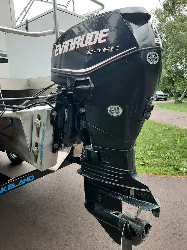 Slide: The Image of Evinrude E-TEC outboard motor on 2010 Custom River Time Houseboat. - 9