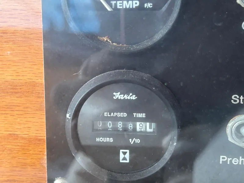 Slide: The Image of Elapsed time gauge on 1974 Viking Boats 40 Sport Fish, showing 89.1 hours. - 18