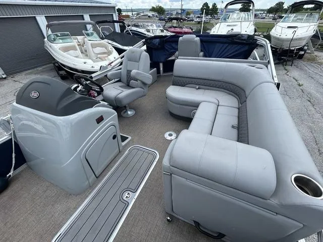 Slide: The Image of Ranger 223F 2023 - 8