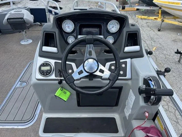 Slide: The Image of Ranger 223F 2023 - 9