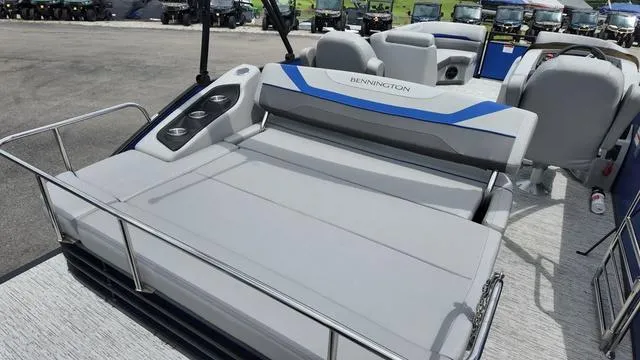 Slide: The Image of Bennington SX Swingback 22 SXSB 2025 - 22