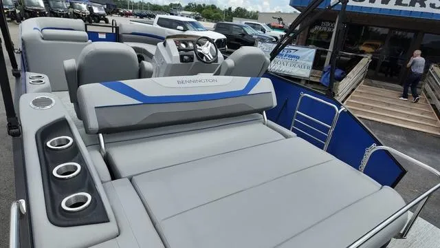 Slide: The Image of Bennington SX Swingback 22 SXSB 2025 - 25