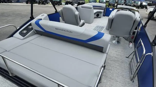 Slide: The Image of Bennington SX Swingback 22 SXSB 2025 - 27