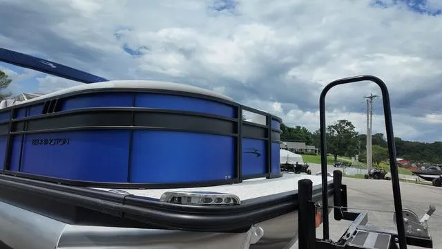 Slide: The Image of Bennington SX Swingback 22 SXSB 2025 - 34