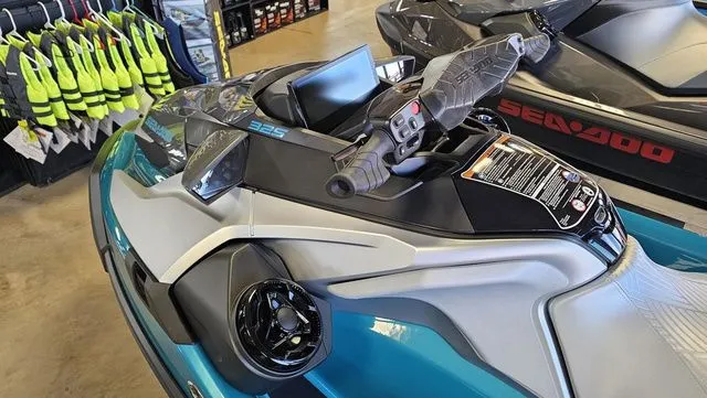 Slide: The Image of Sea-Doo GTX Limited 325 2025 - 10