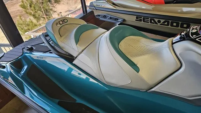 Slide: The Image of Sea-Doo GTX Limited 325 2025 - 8