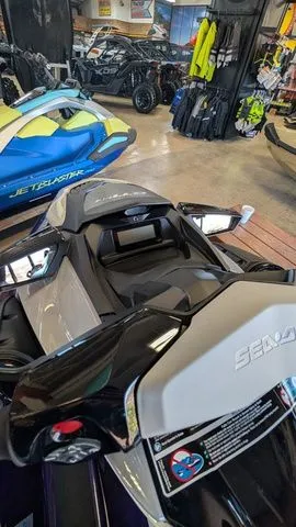 Slide: The Image of Sea-Doo GTI SE 130 2025 - 10