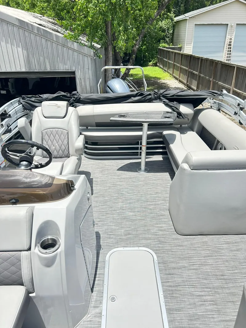 Slide: The Image of 2021 Bennington L 24 Swingback pontoon boat with spacious seating and modern design. - 14