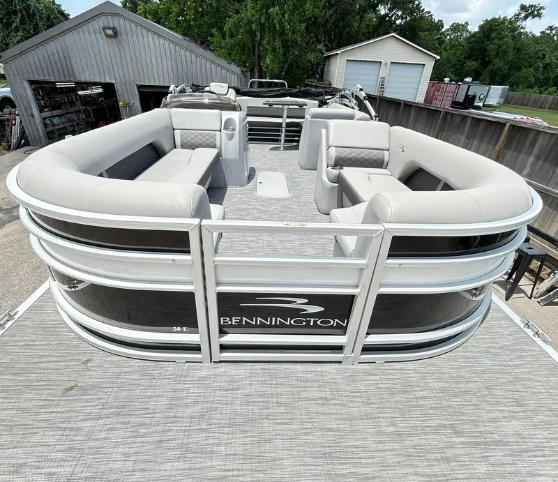 Slide: The Image of 2021 Bennington L 24 Swingback pontoon boat with spacious seating and sleek design. - 29