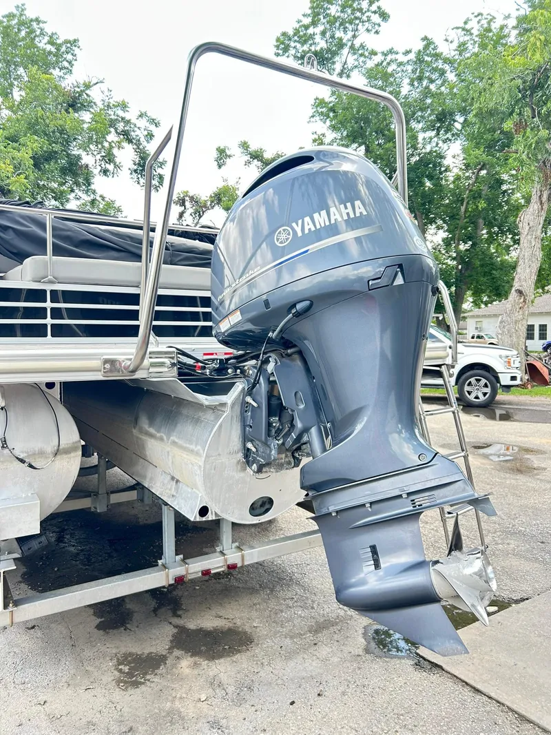 Slide: The Image of 2021 Bennington L 24 Swingback pontoon boat with Yamaha outboard motor. - 37