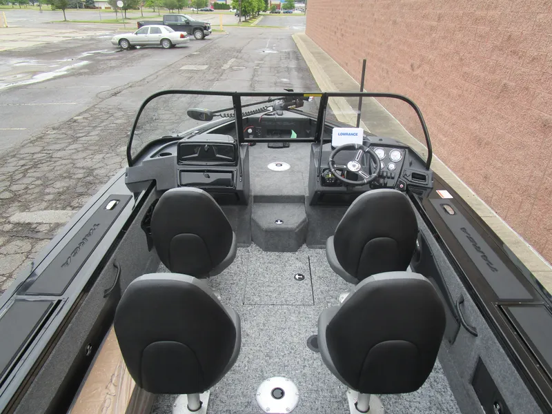 Slide: The Image of 2026 Tracker Targa 18 WT boat interior with four seats and steering console. - 10