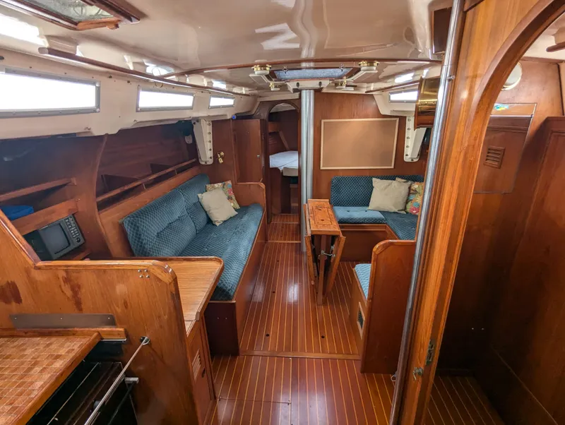 Slide: The Image of Wauquiez Hood 38 MK II 1984 - 14