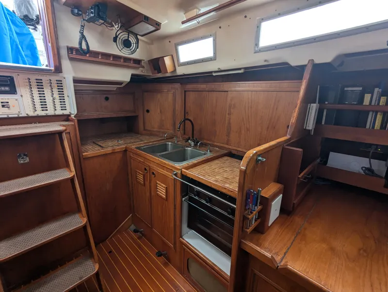 Slide: The Image of Wauquiez Hood 38 MK II 1984 - 15