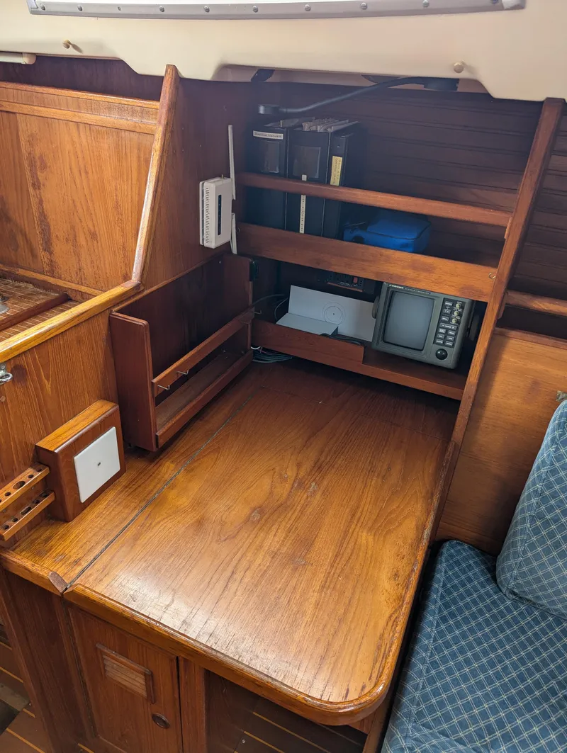 Slide: The Image of Wauquiez Hood 38 MK II 1984 - 16