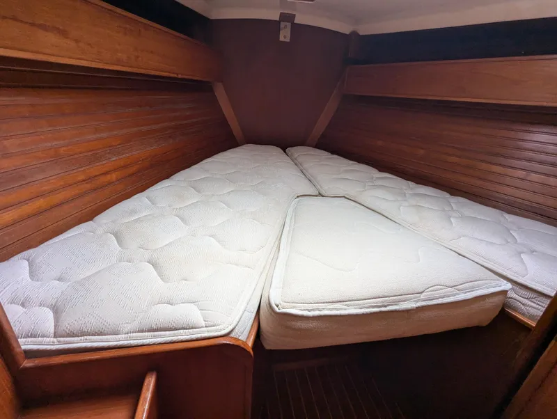 Slide: The Image of Wauquiez Hood 38 MK II 1984 - 21