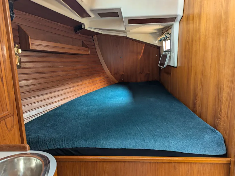 Slide: The Image of Wauquiez Hood 38 MK II 1984 - 22