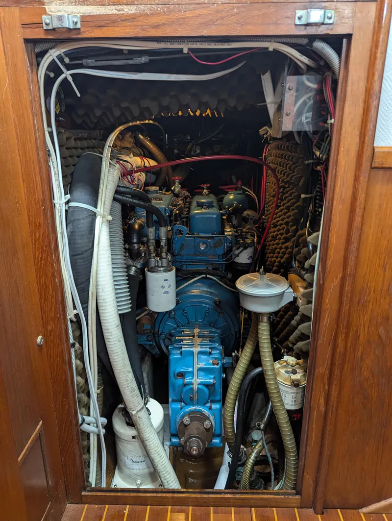 Slide: The Image of Wauquiez Hood 38 MK II 1984 - 25